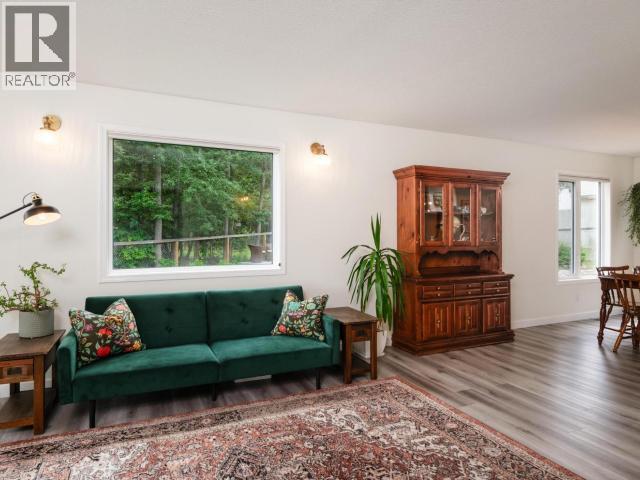 6 CARNELIAN COURT - 12