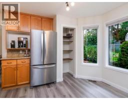 2pc Bathroom - 6 Carnelian Court, Whitehorse, YT Y1A6A3 Photo 6