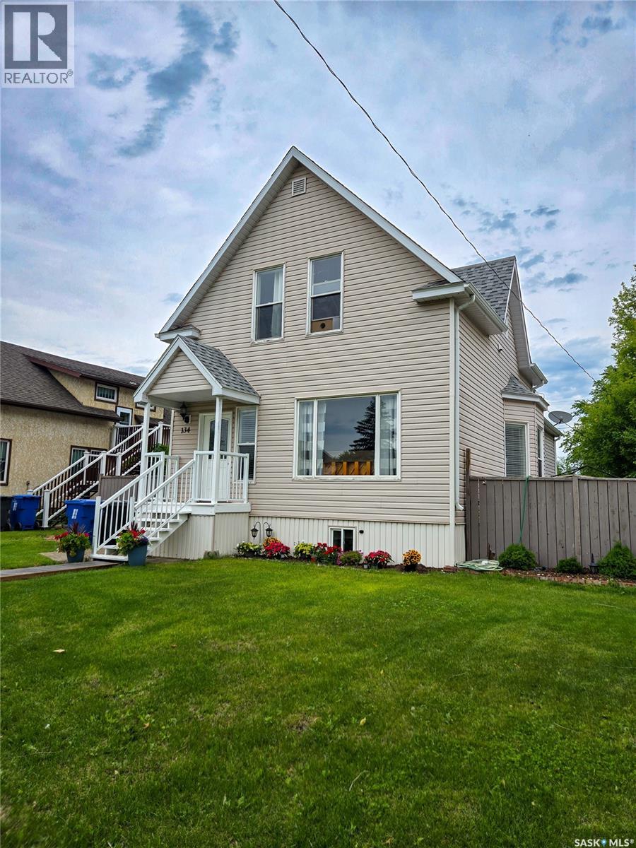 134 9th AVENUE W - 1