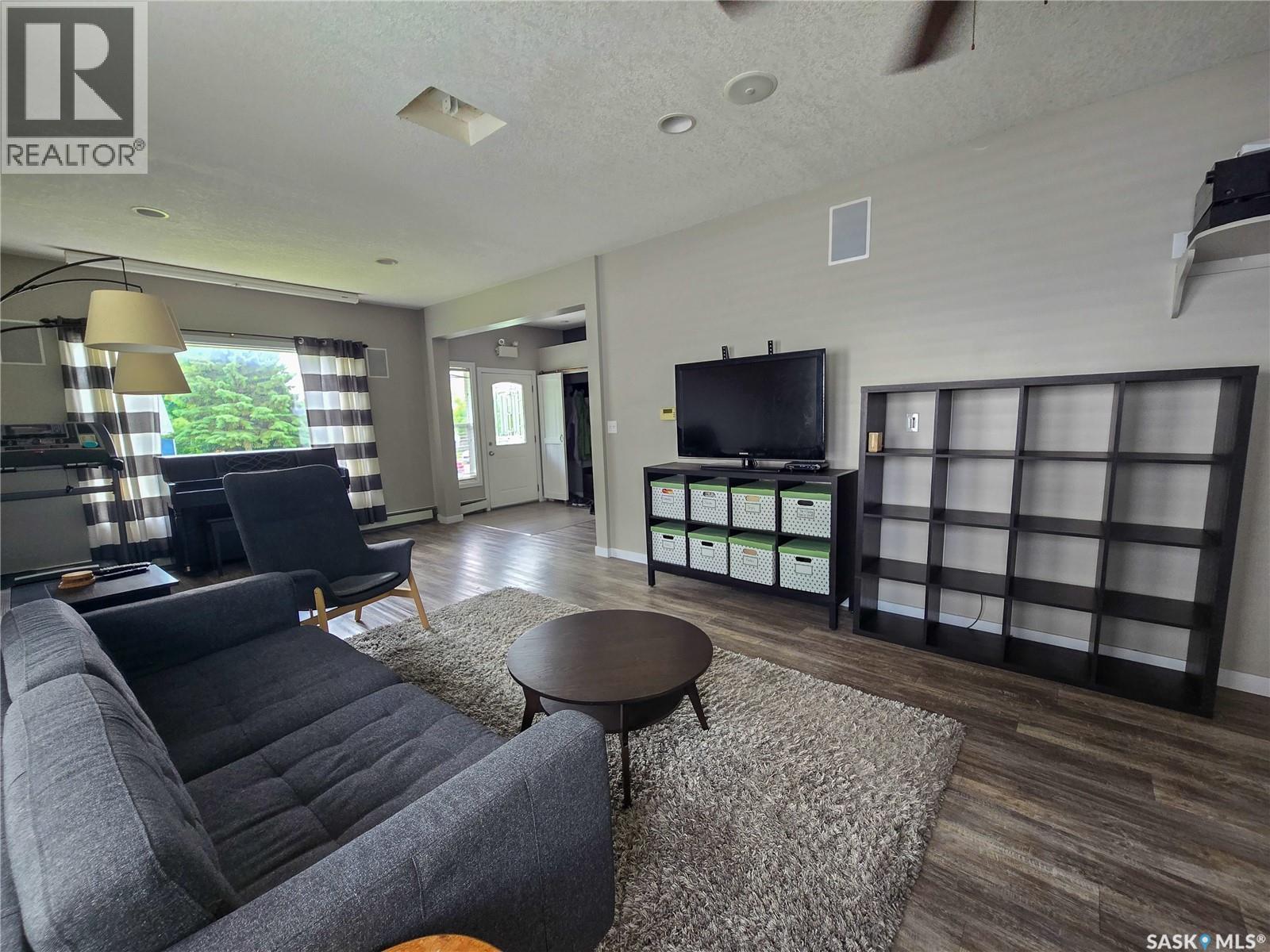 134 9th AVENUE W - 11