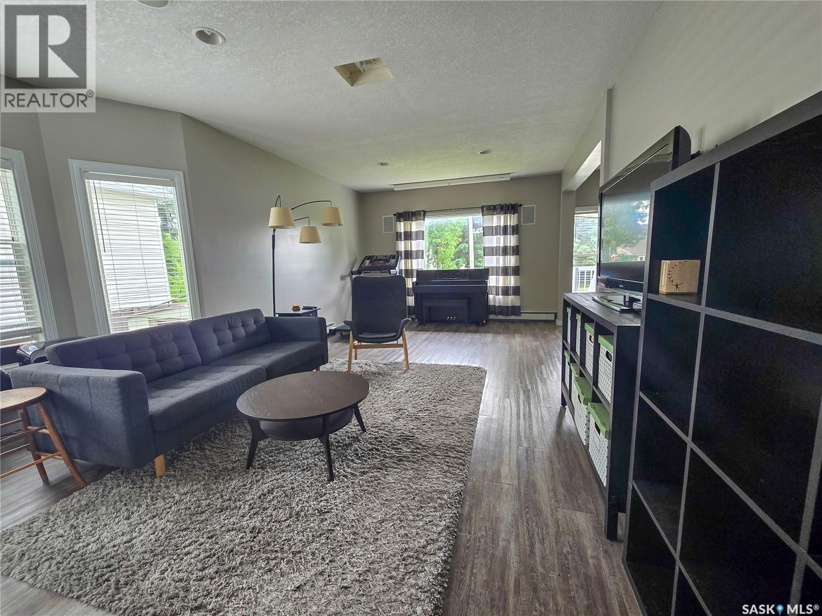 134 9th AVENUE W - 12