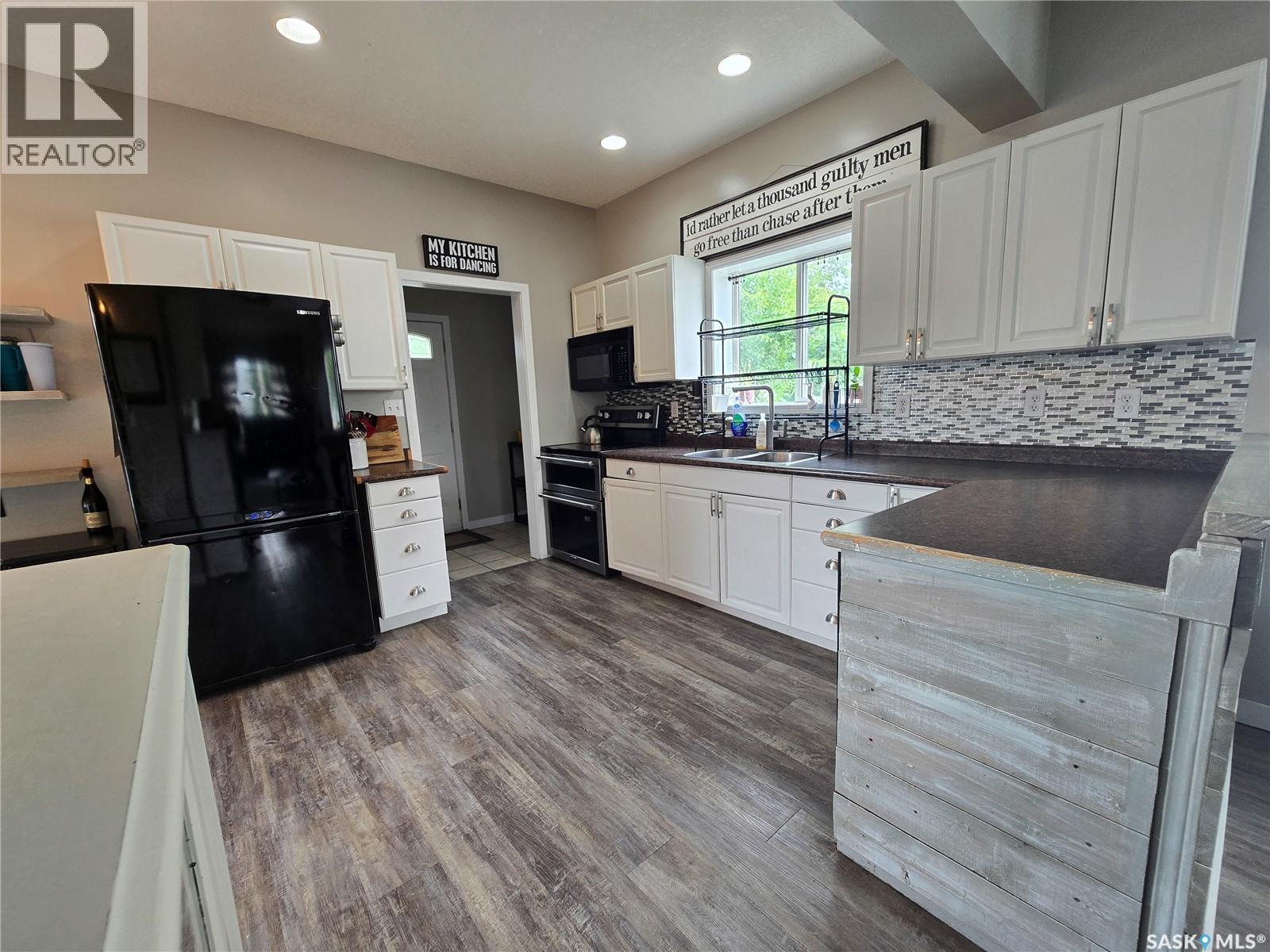 134 9th AVENUE W - 14