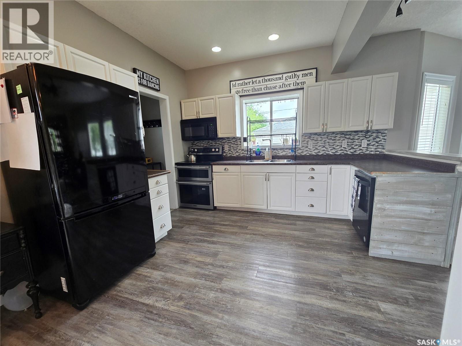 134 9th AVENUE W - 15
