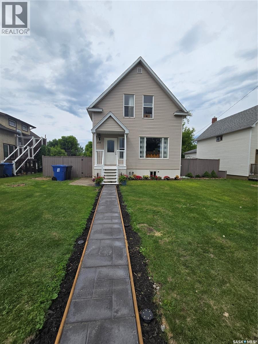 134 9th AVENUE W - 3