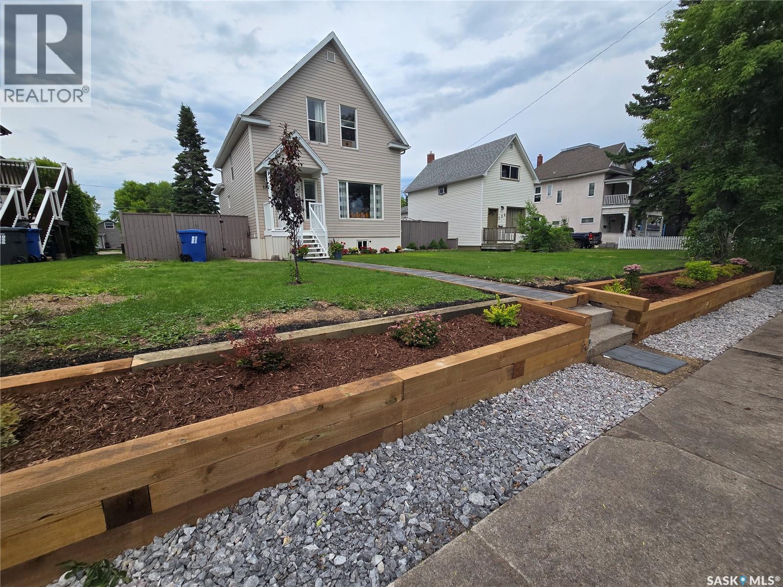 134 9th AVENUE W - 4