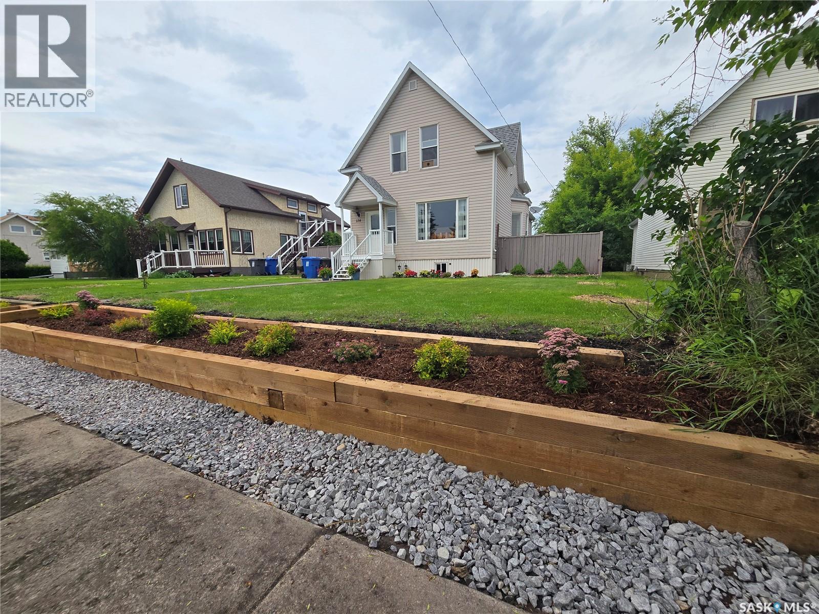 134 9th AVENUE W - 5