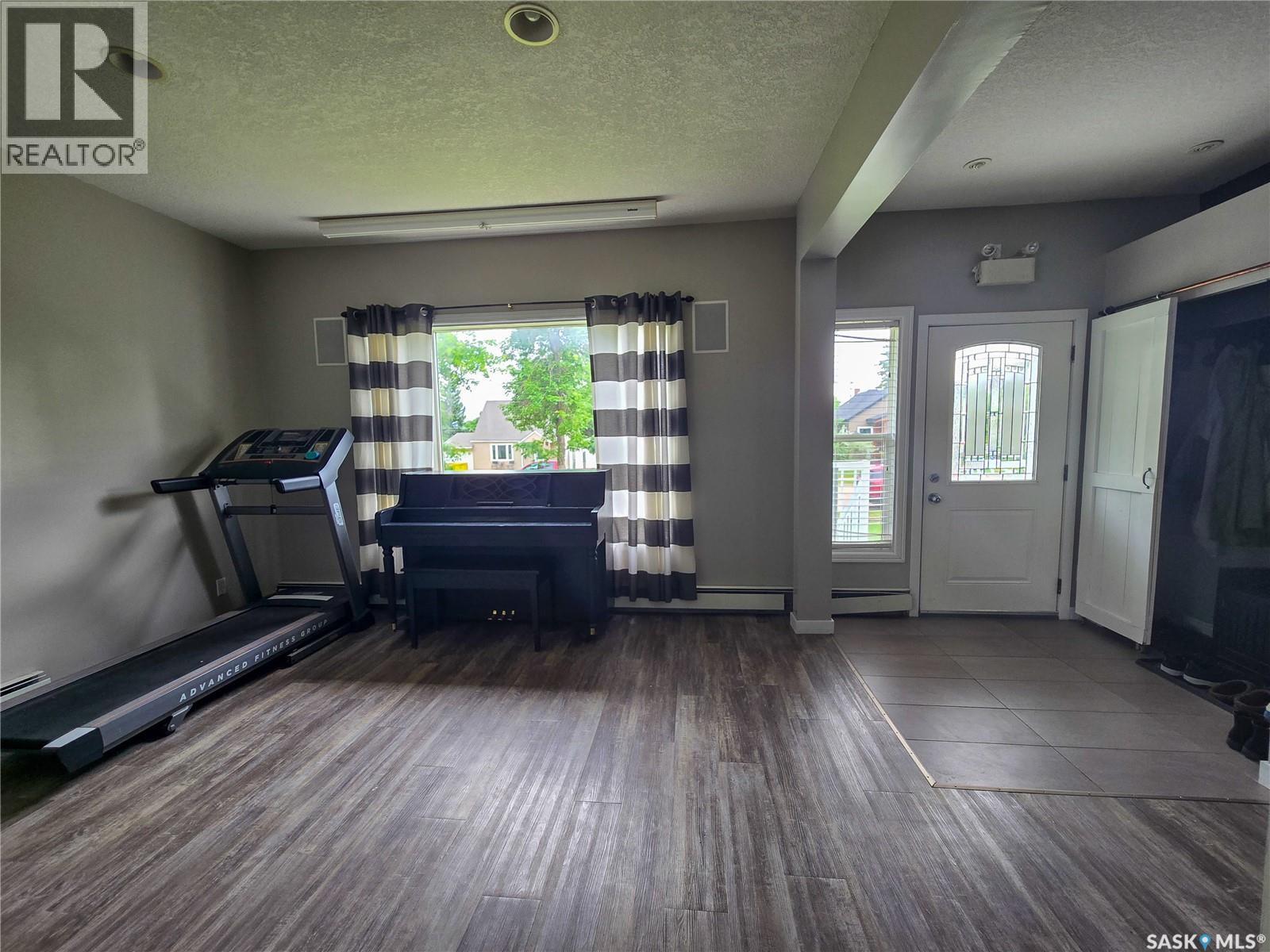 134 9th AVENUE W - 9