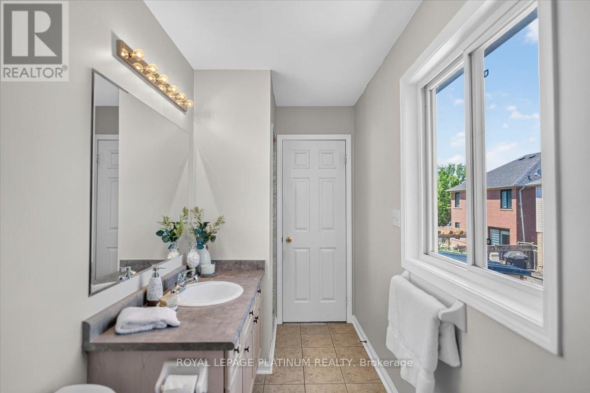 21 VISTA GREEN CRESCENT - 21