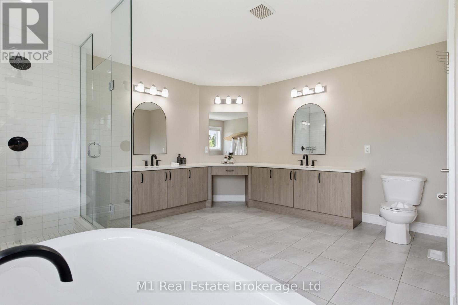 140 HARPIN WAY E - 18