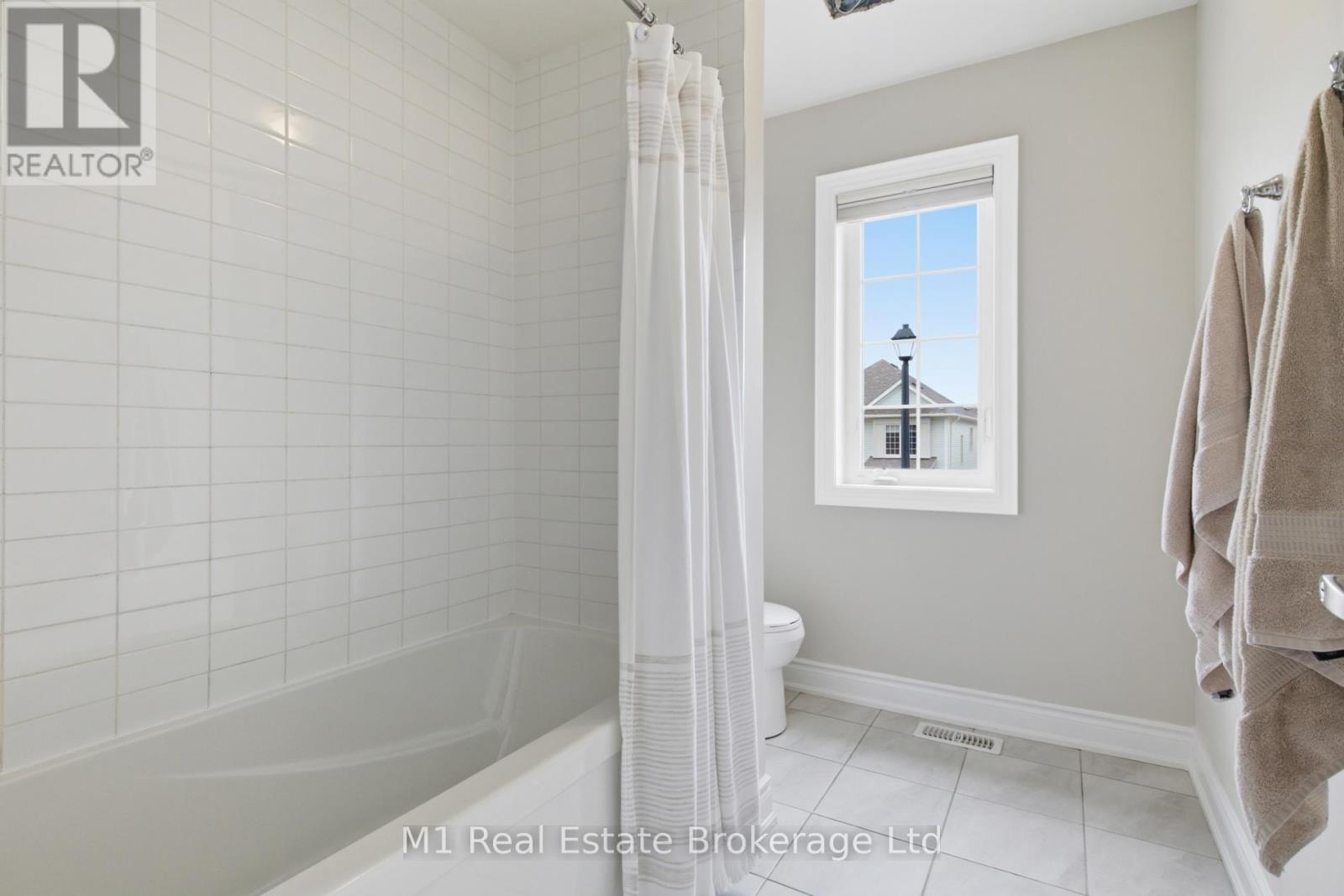 140 HARPIN WAY E - 23