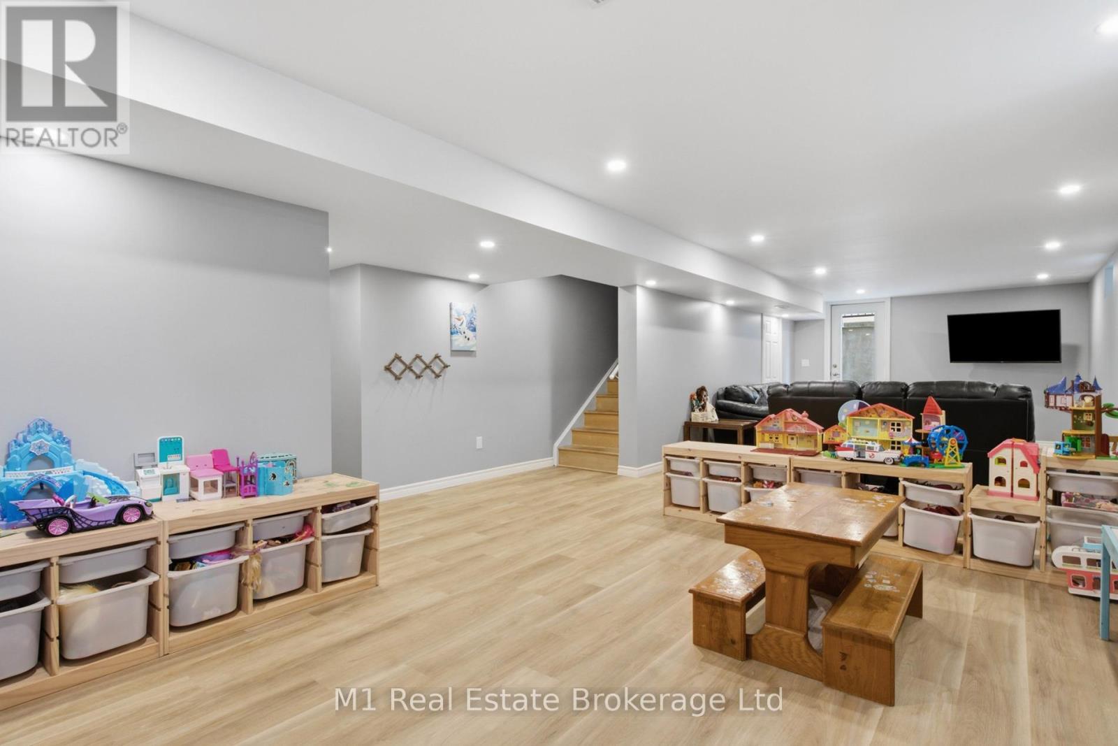 140 HARPIN WAY E - 28