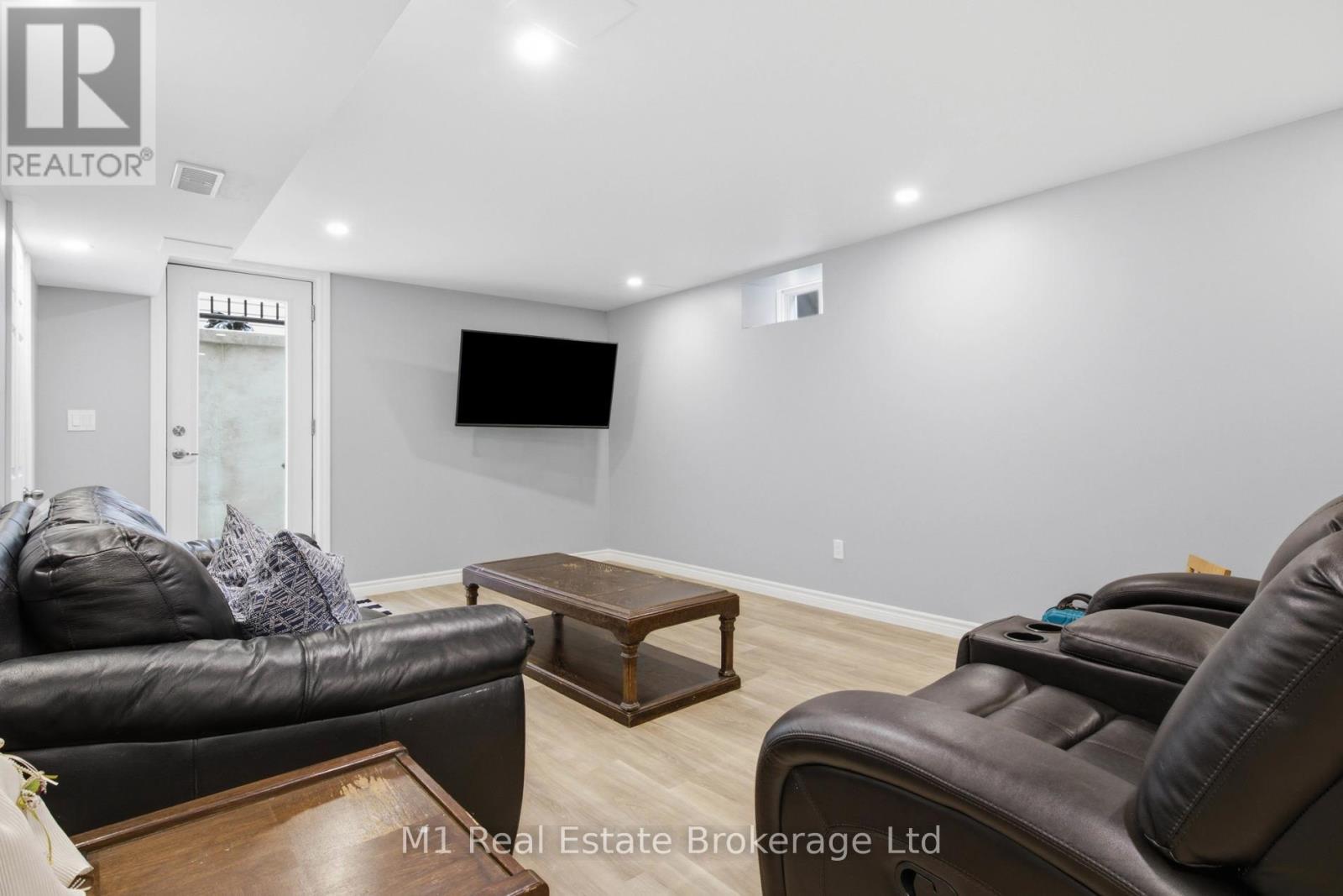 140 HARPIN WAY E - 29
