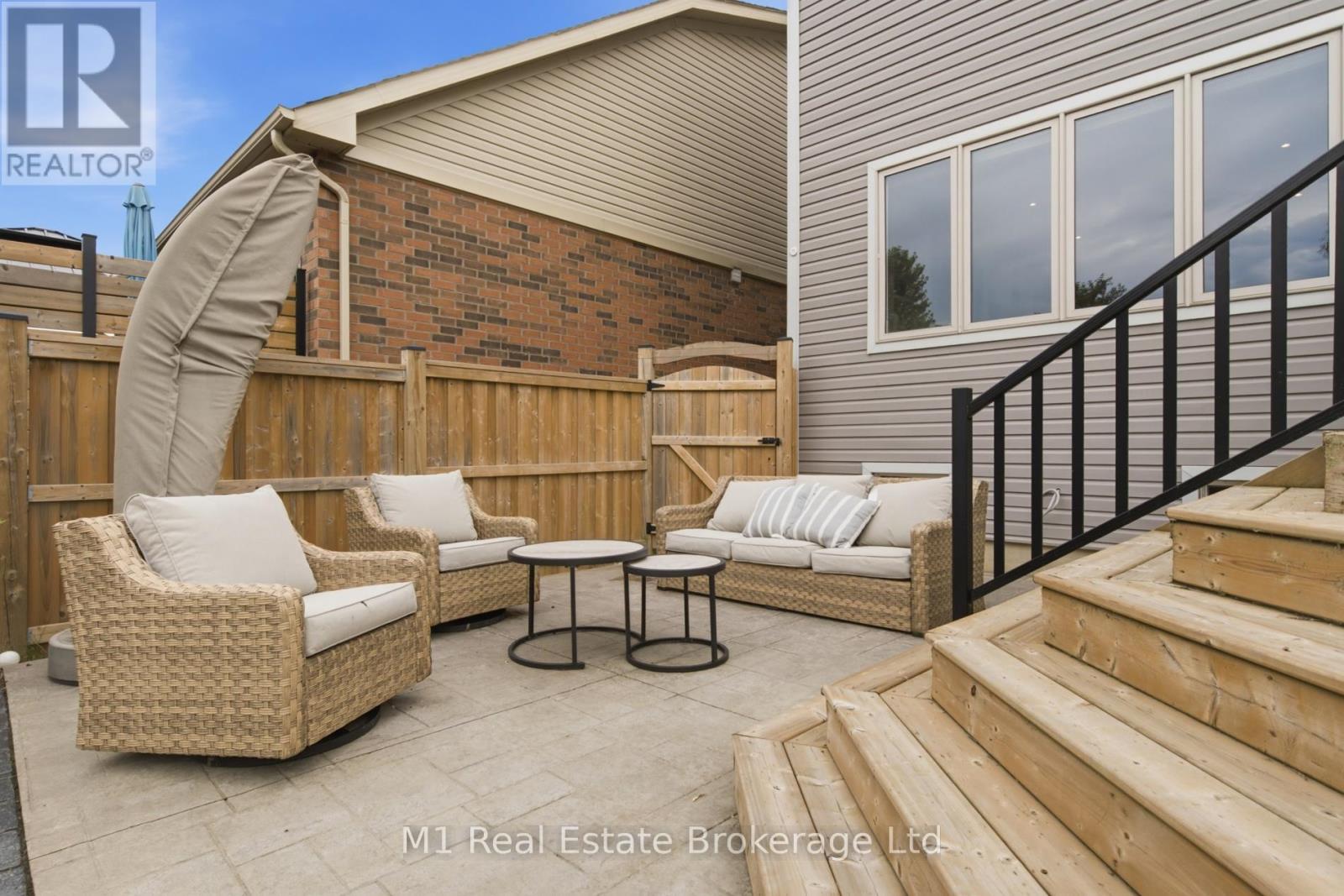 140 HARPIN WAY E - 33