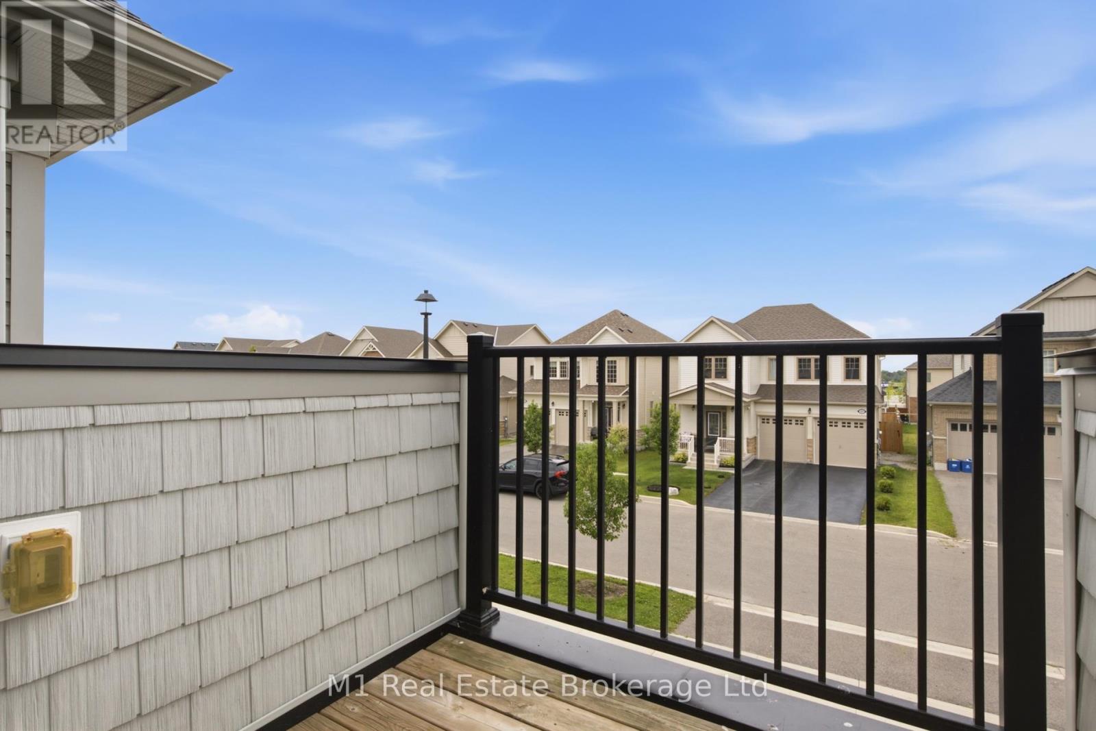 140 HARPIN WAY E - 41
