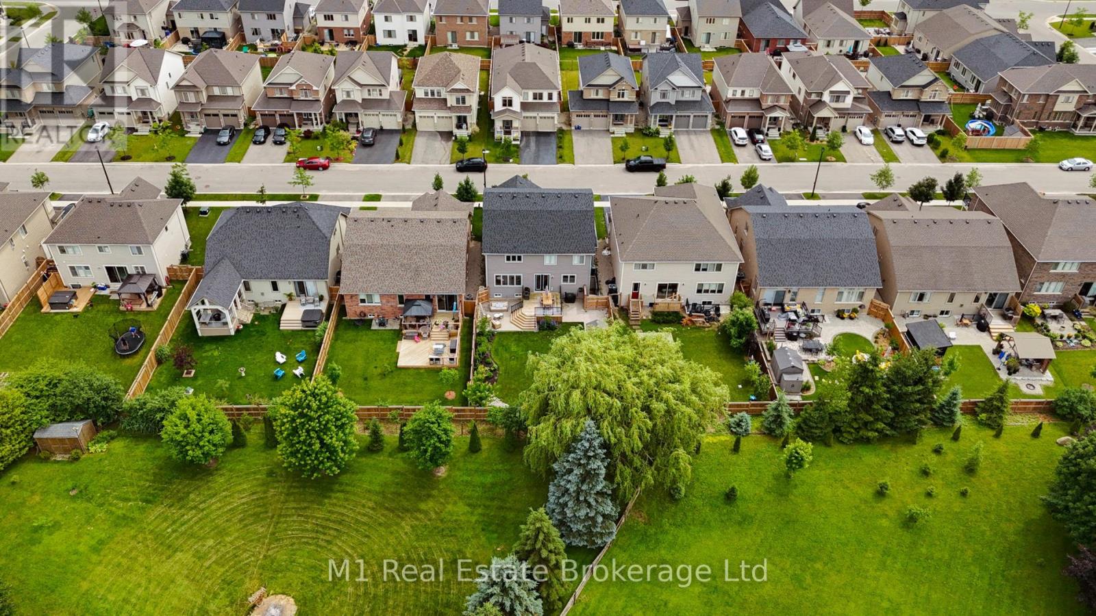 140 HARPIN WAY E - 44
