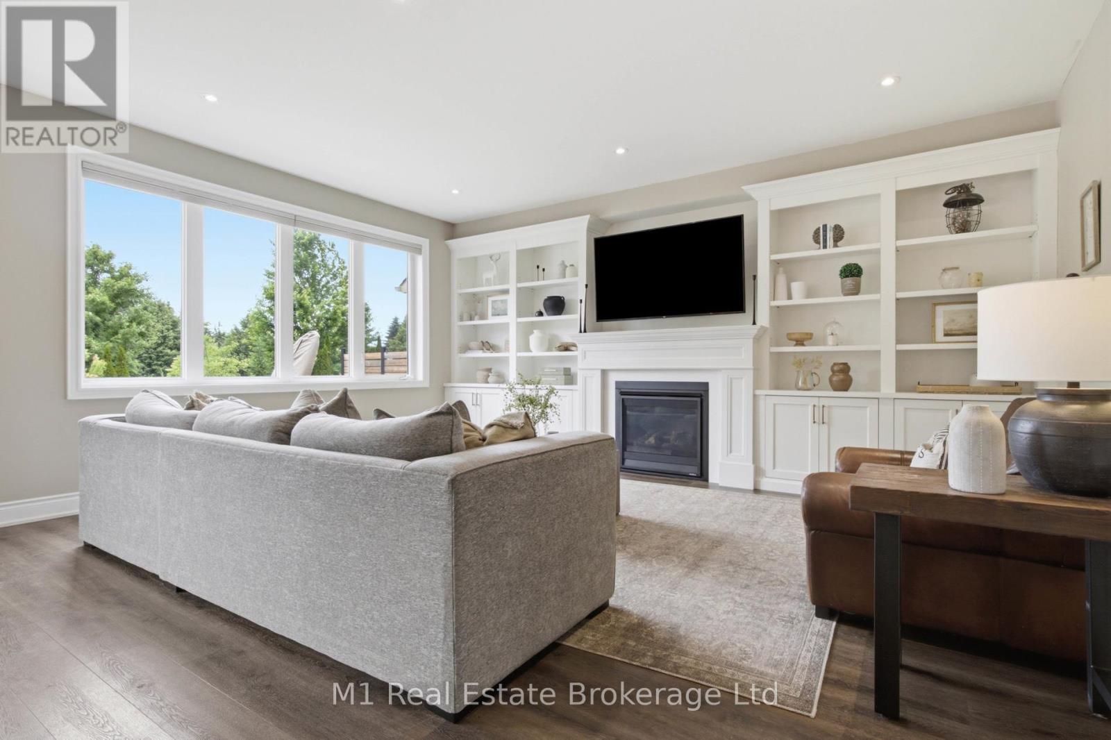 140 HARPIN WAY E - 8