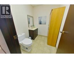 562 2 Street Se, Medicine Hat, AB T1A0C5 Photo 10