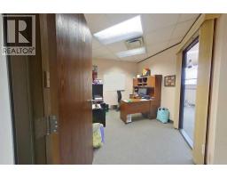 562 2 Street Se, Medicine Hat, AB T1A0C5 Photo 6
