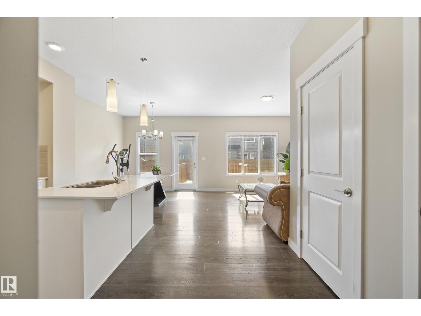 2456 KELLY CIRCLE CI SW - 19
