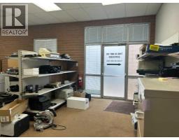 939 Kingsway Avenue Se, Medicine Hat, AB T1A2X6 Photo 7