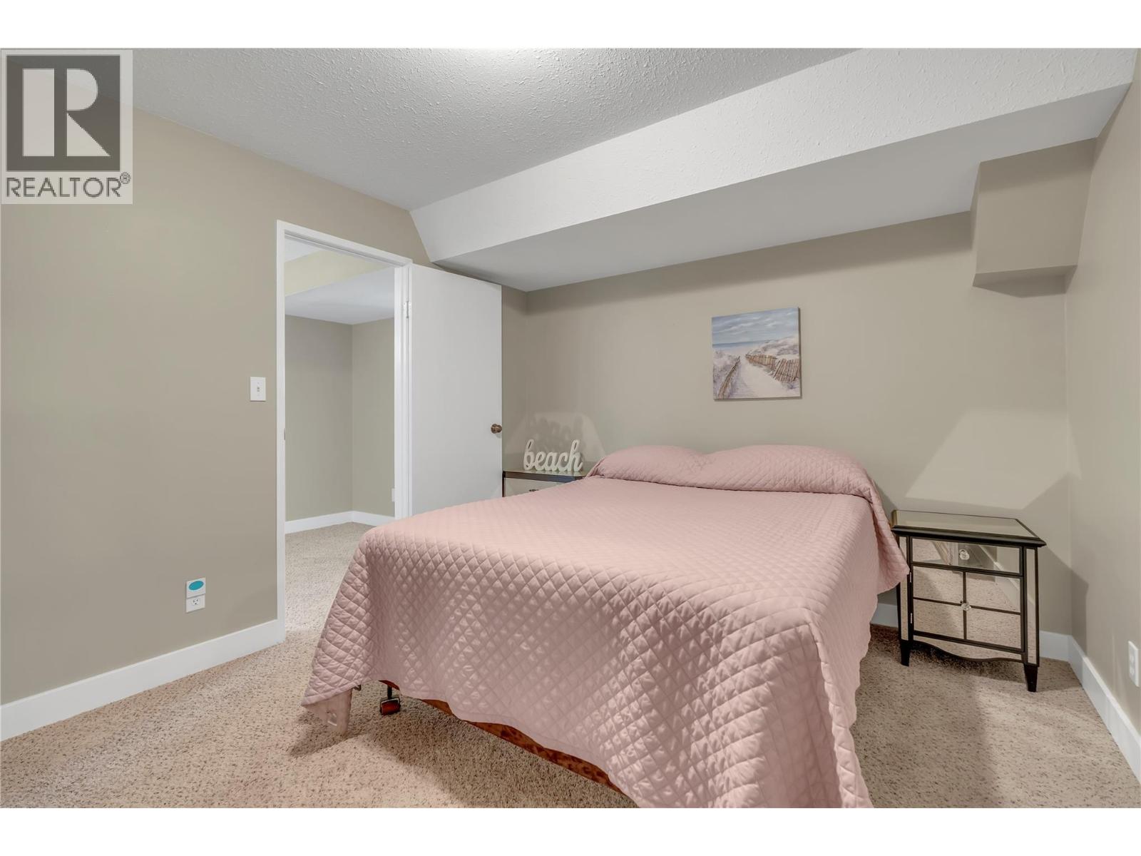 5319 White Street - 32