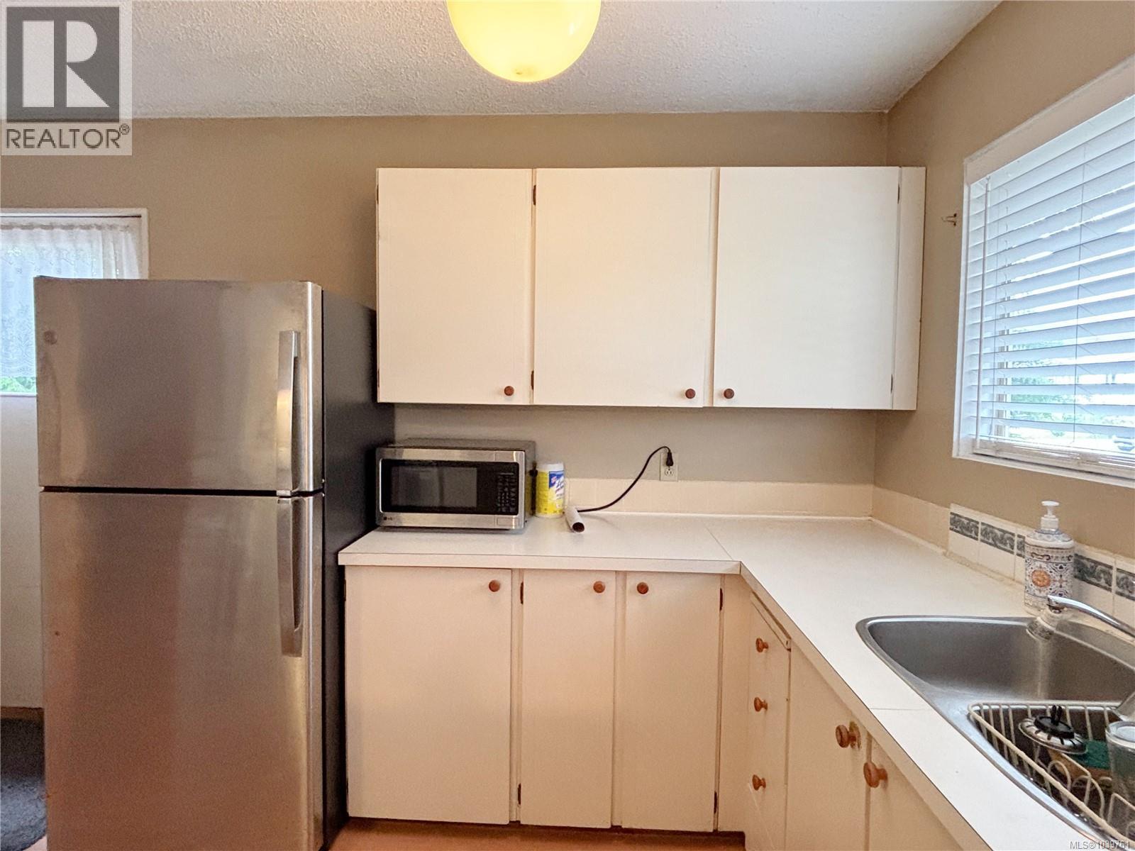 380 Alder Cres - 4