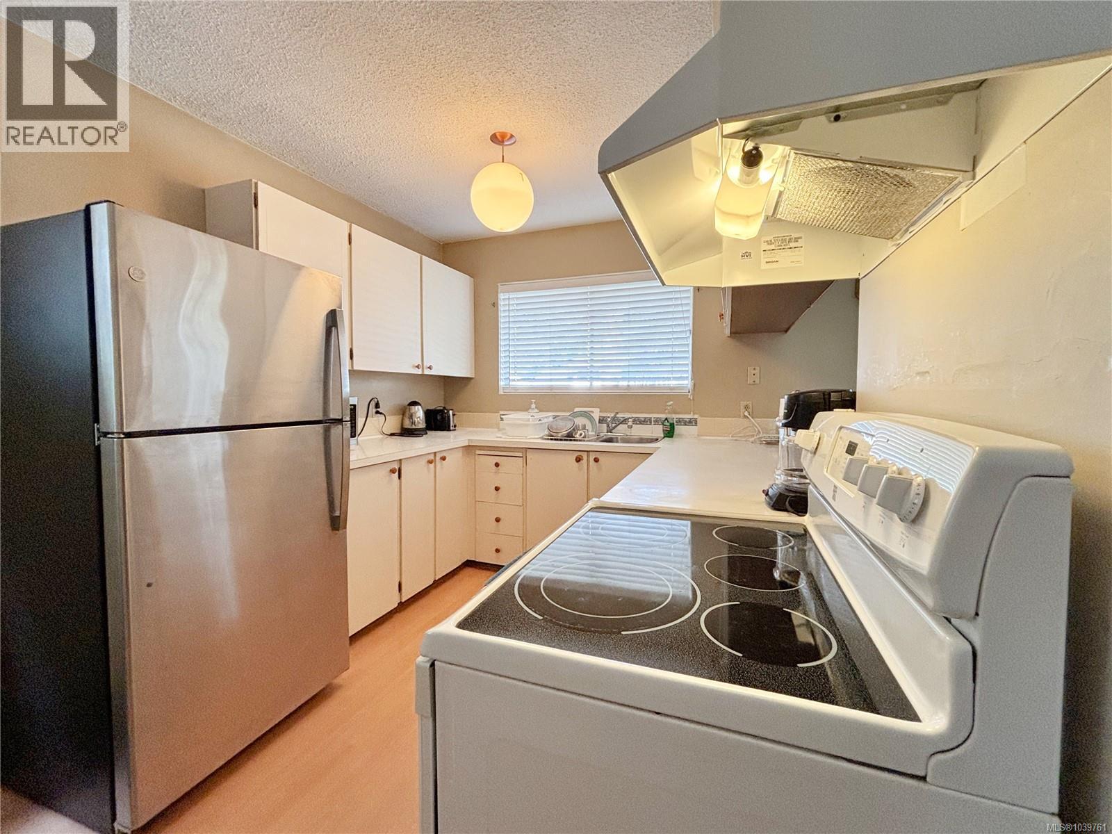 380 Alder Cres - 3