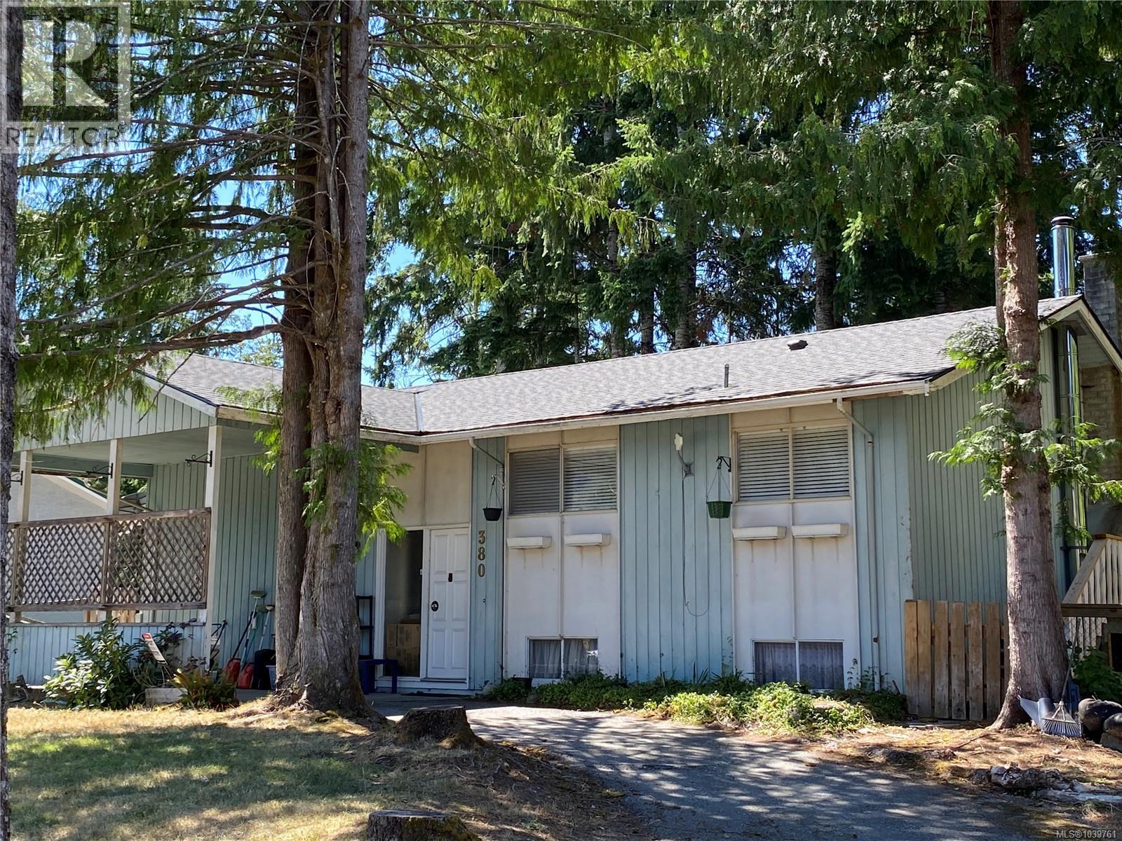 380 Alder Cres - 1
