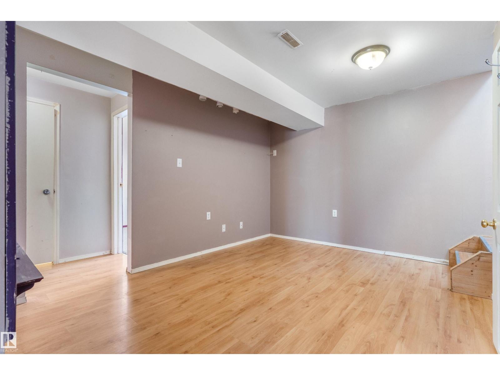 5212 46 ST — photo 34