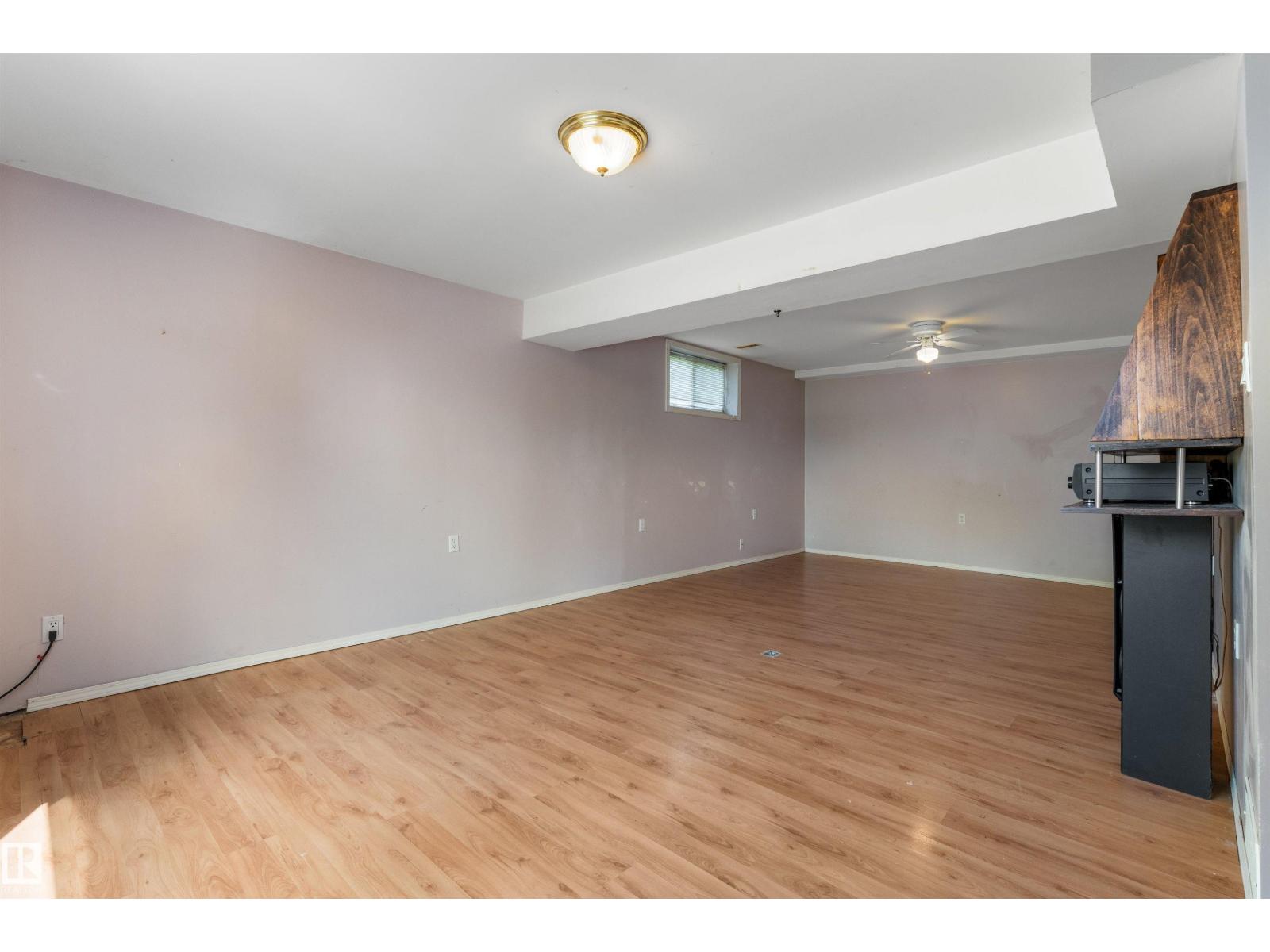 5212 46 ST - 36