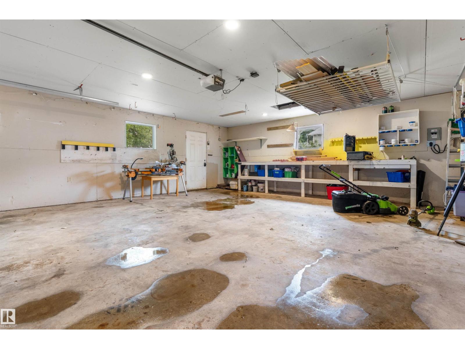 5212 46 ST - 49