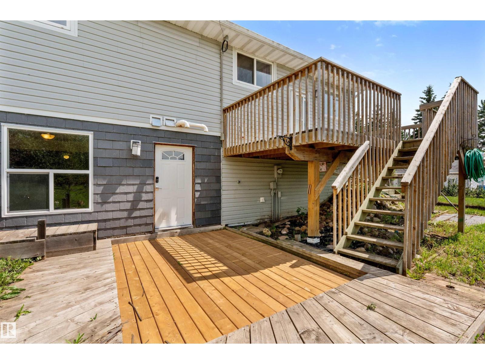 5212 46 ST - 54
