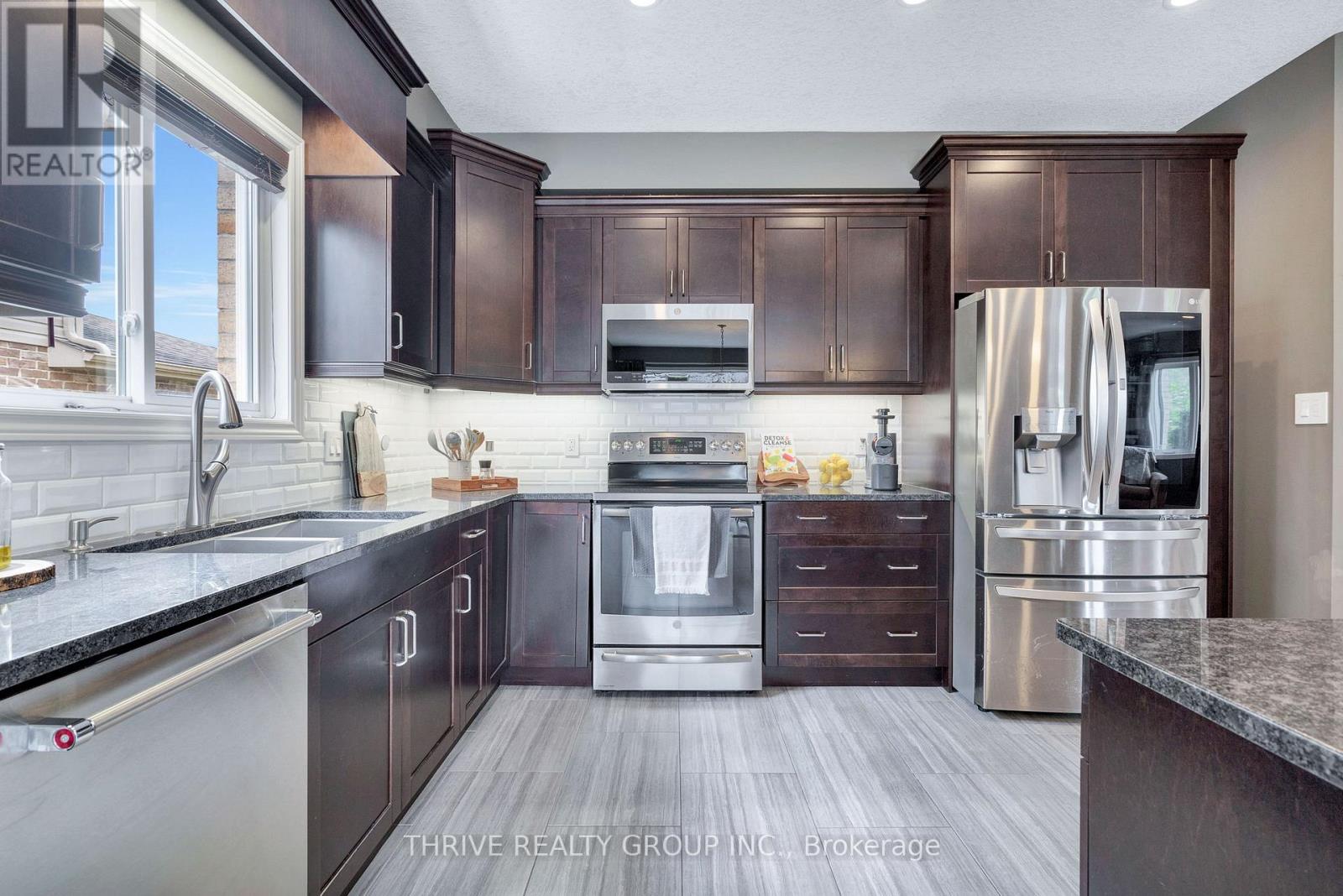 1903 JUBILEE CRESCENT - 10