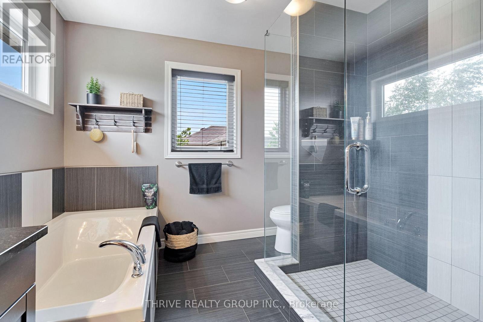 1903 JUBILEE CRESCENT - 14