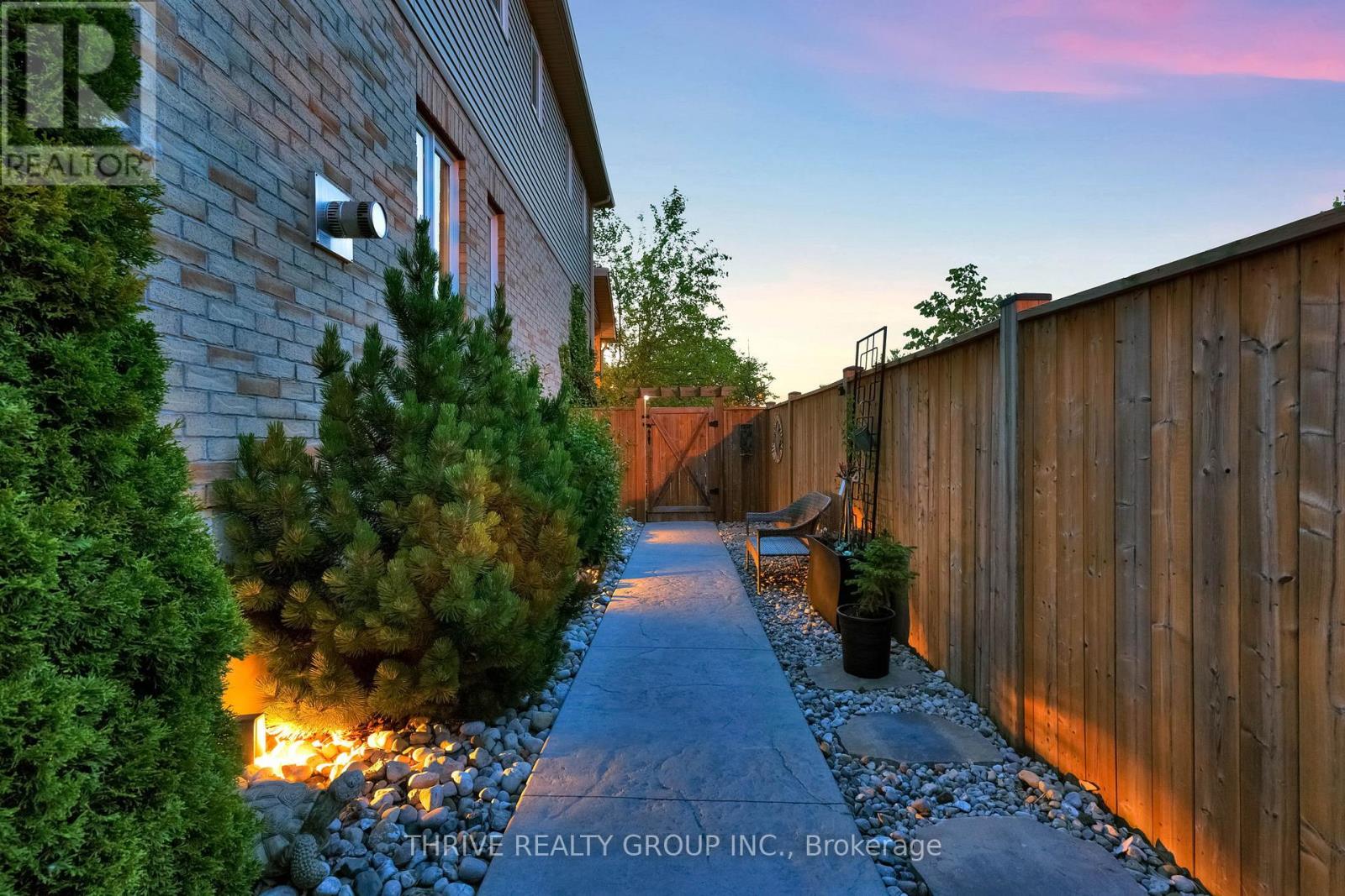 1903 JUBILEE CRESCENT - 42