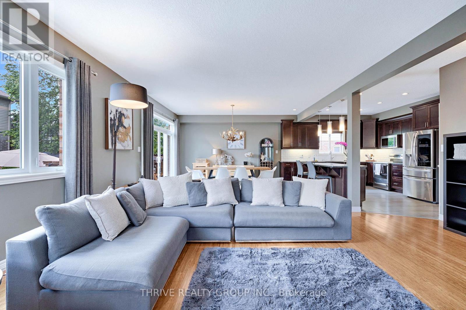 1903 JUBILEE CRESCENT - 5