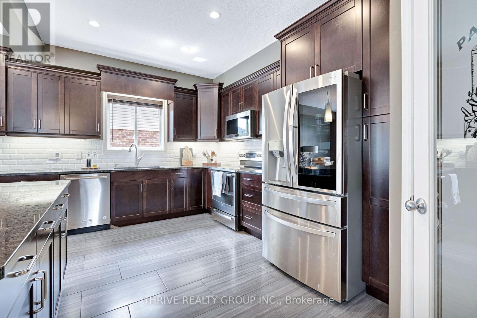 1903 JUBILEE CRESCENT - 8