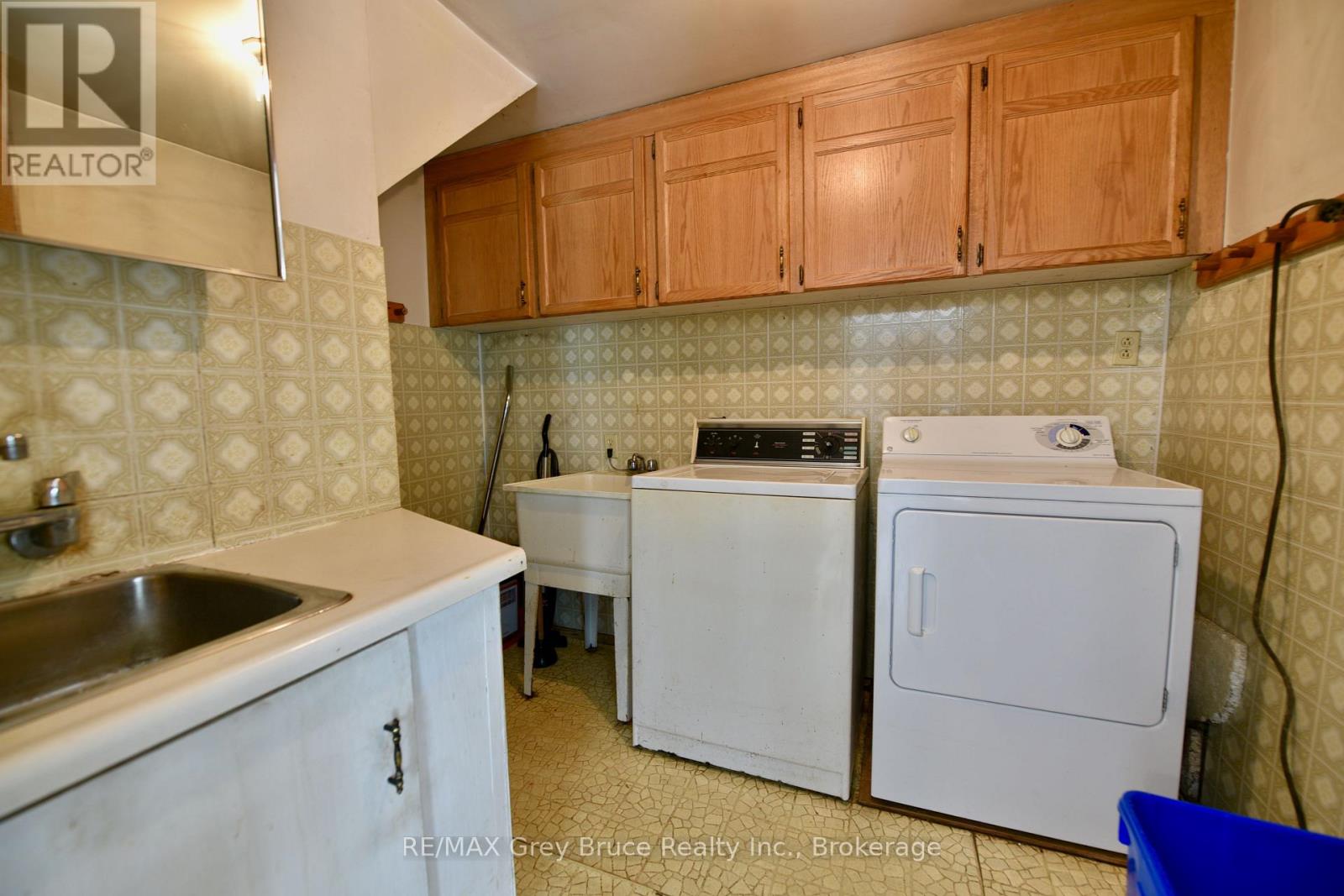 43 BARTLEY DRIVE - 19