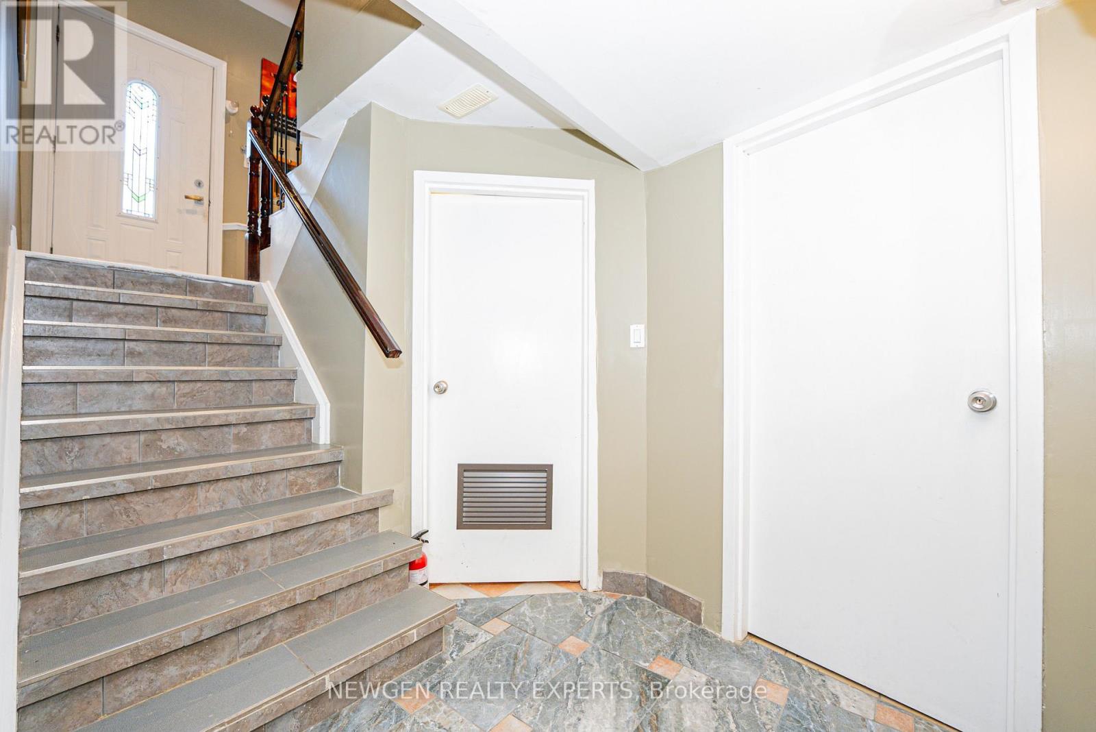 11 BENWAY DRIVE - 32