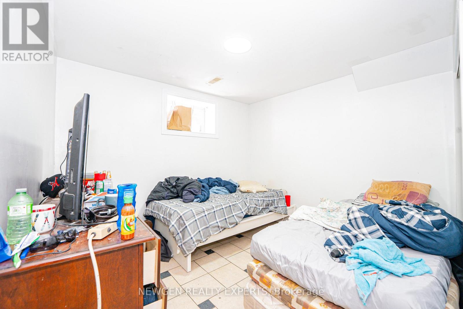 11 BENWAY DRIVE - 33
