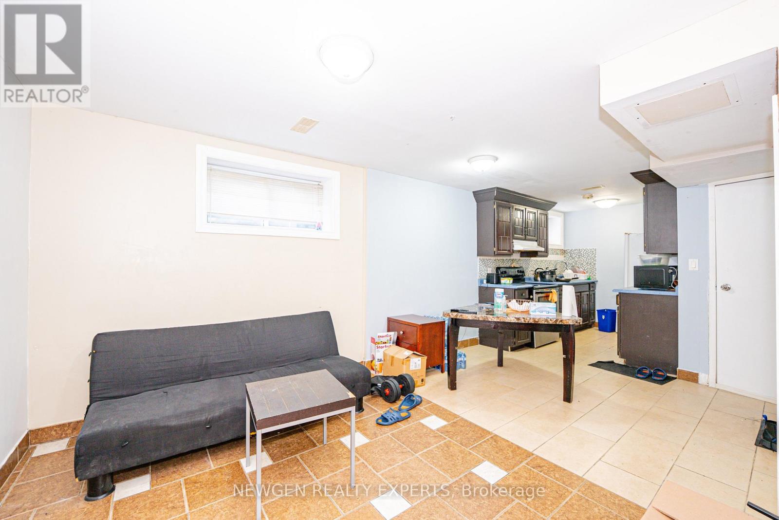 11 BENWAY DRIVE - 38