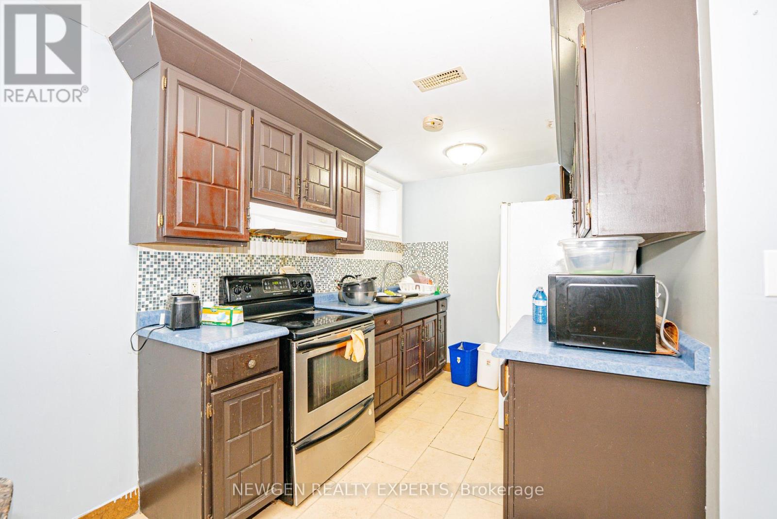 11 BENWAY DRIVE - 39