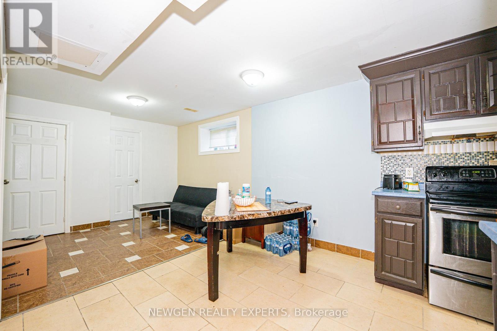11 BENWAY DRIVE - 40