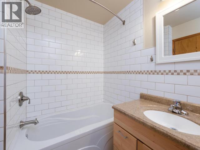 1709 HICKORY STREET - 16