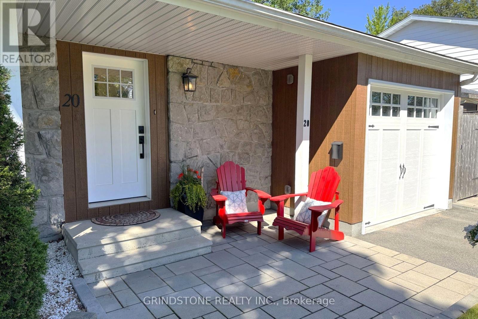 House for Rent in Ottawa – 20 LAVINA CRESCENT, Ottawa – By Peter Sagos - Image 2