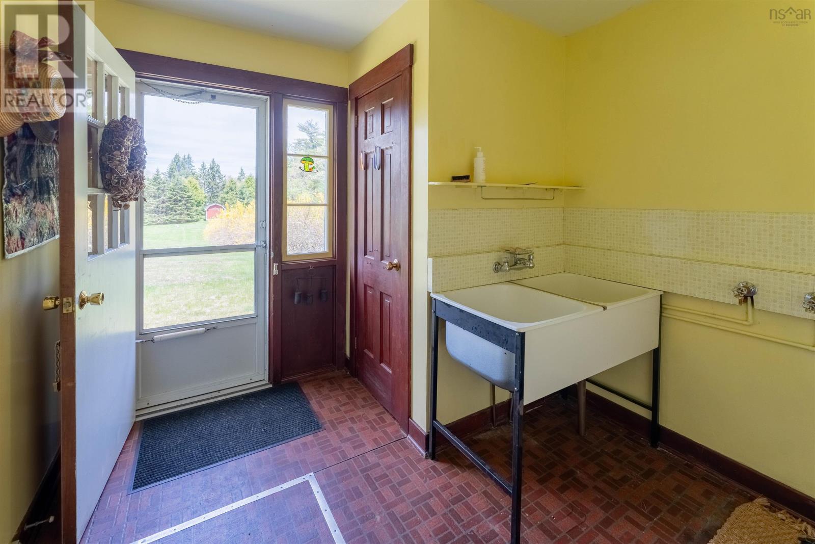 41 Eisnor Road - 19