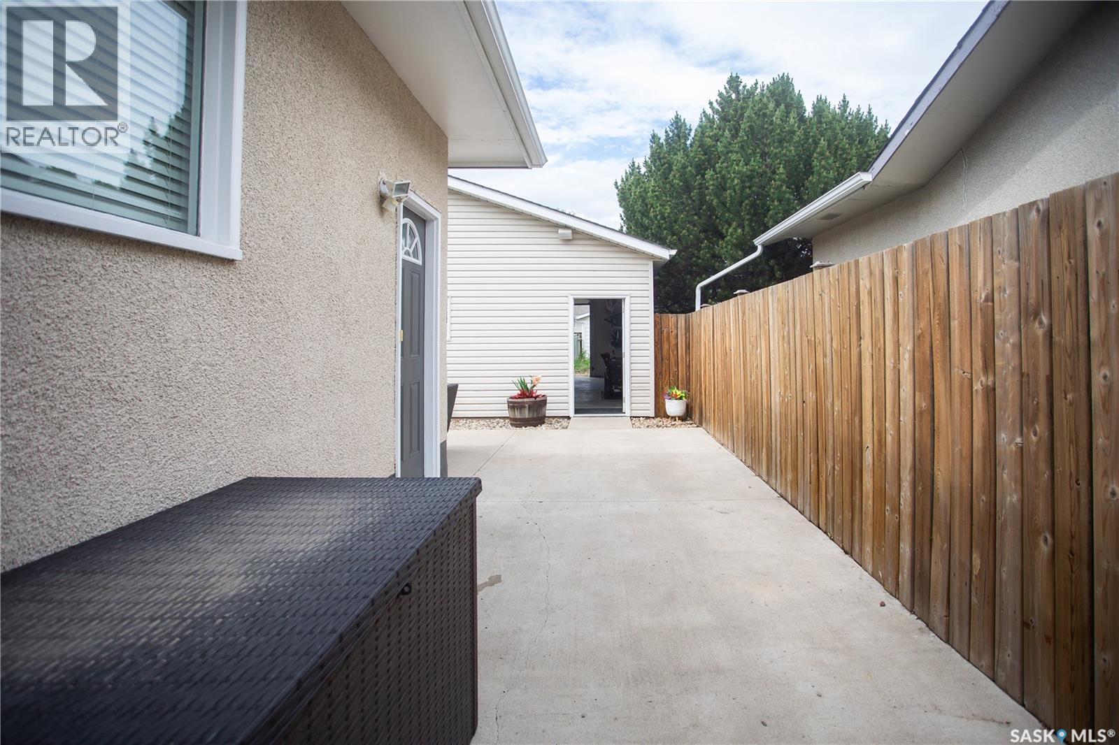 365 WATERLOO CRESCENT — photo 84