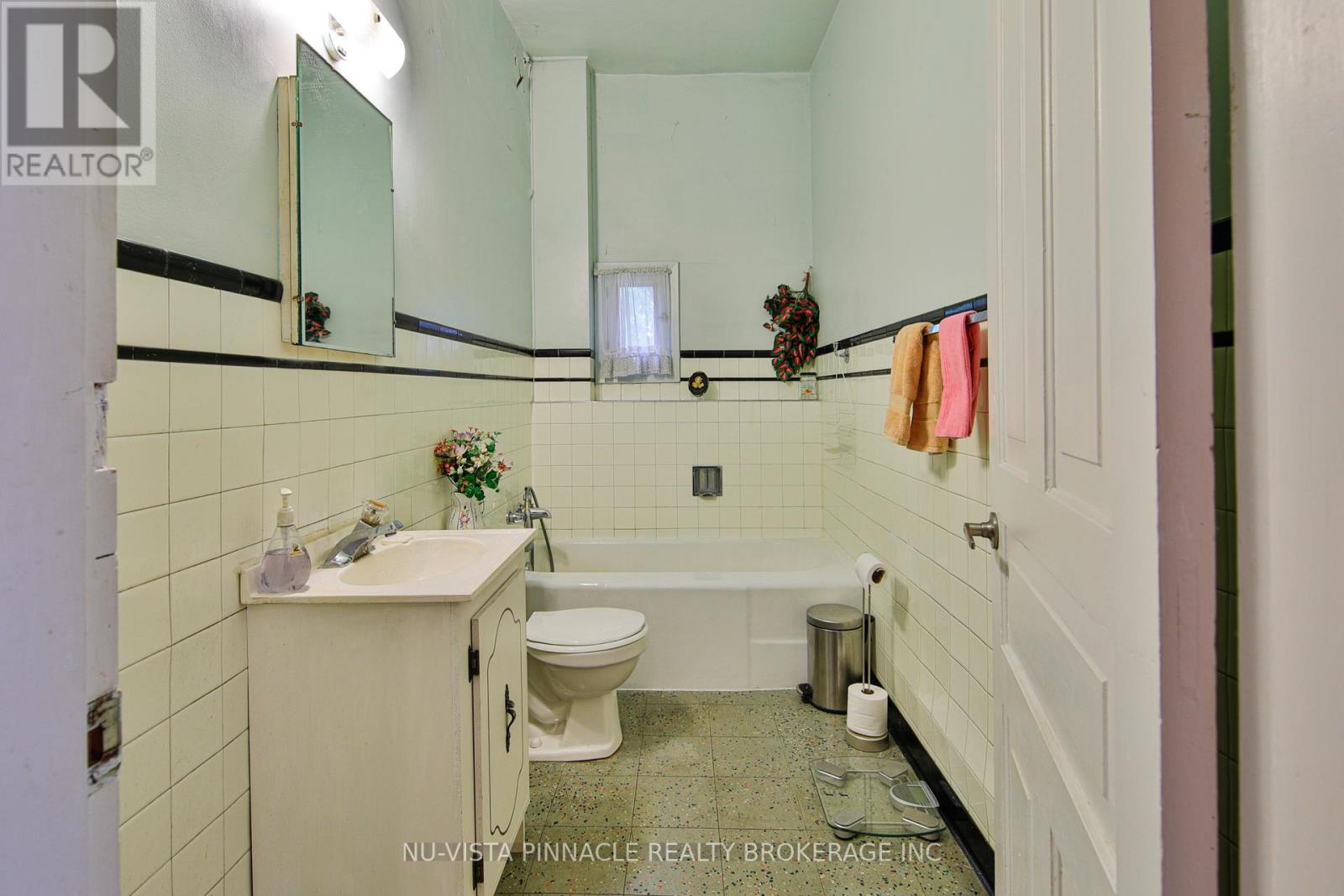 93 STANLEY STREET - 13
