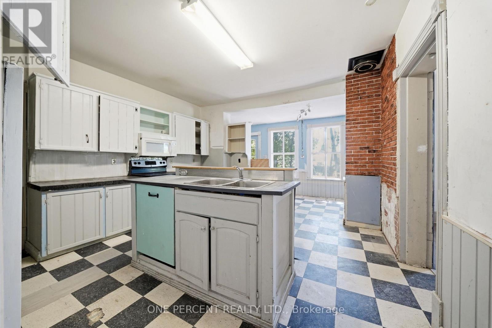 213 ST LAWRENCE STREET EAST STREET E - 13