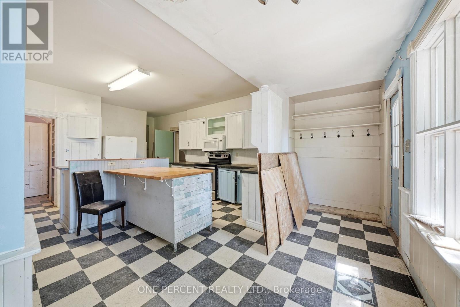 213 ST LAWRENCE STREET EAST STREET E - 14
